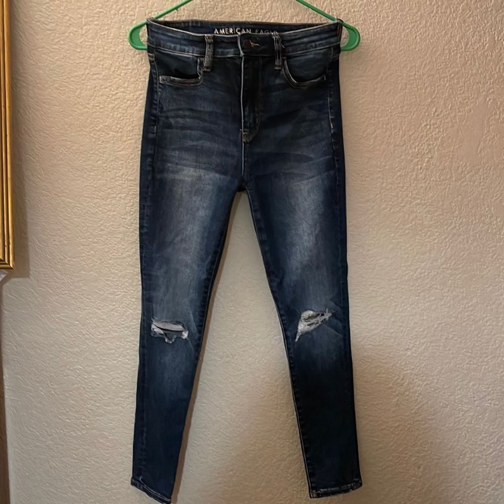 American eagle Skinny blue knee ripped jeans.